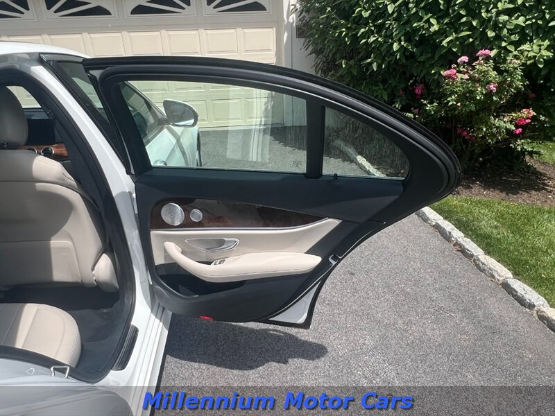 Used 2019 Mercedes-Benz E 300 4MATIC image 33