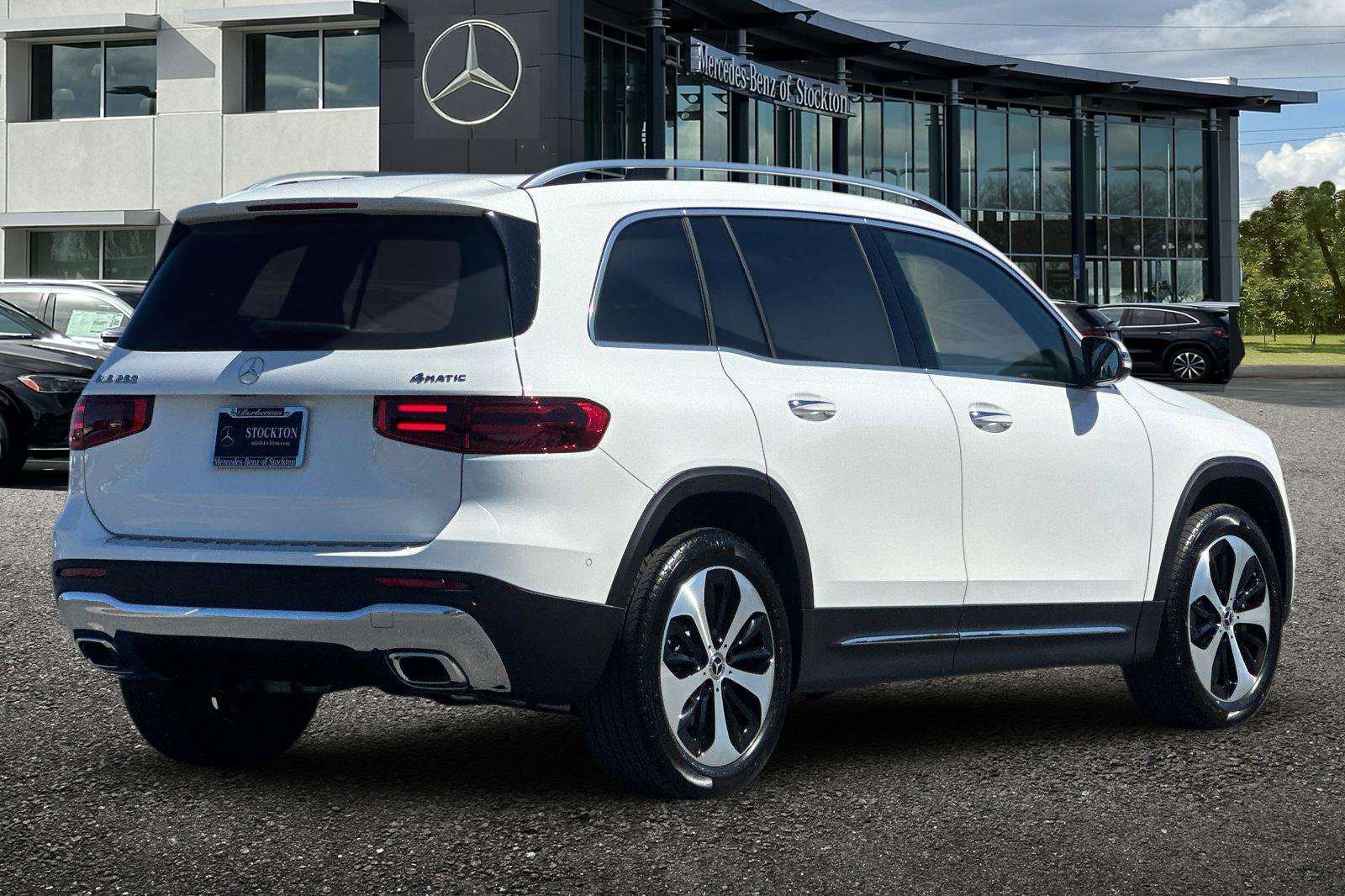 New 2025 Mercedes-Benz GLB 250 4MATIC image 4