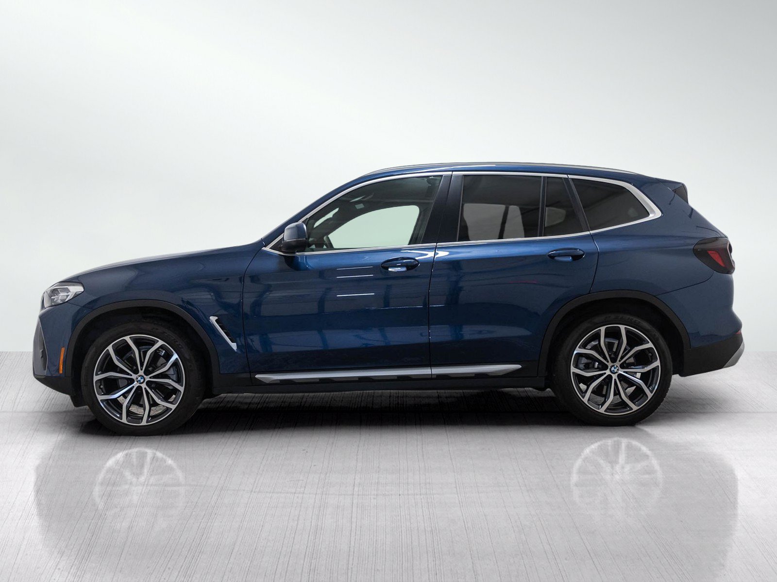 Used 2022 BMW X3 xDrive30i AWD/4WD image 3
