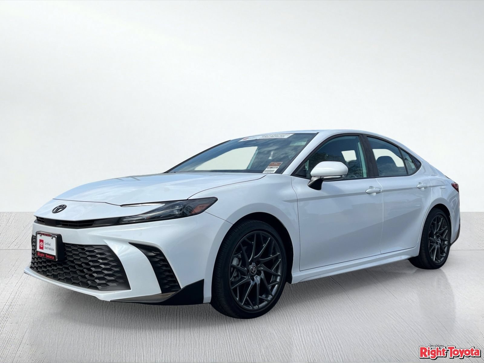 Used 2026 Toyota Camry SE FWD image 2