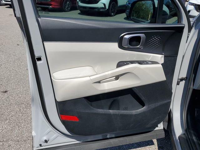 Used 2025 Kia Sorento S w/ Panoramic Sunroof Package image 17