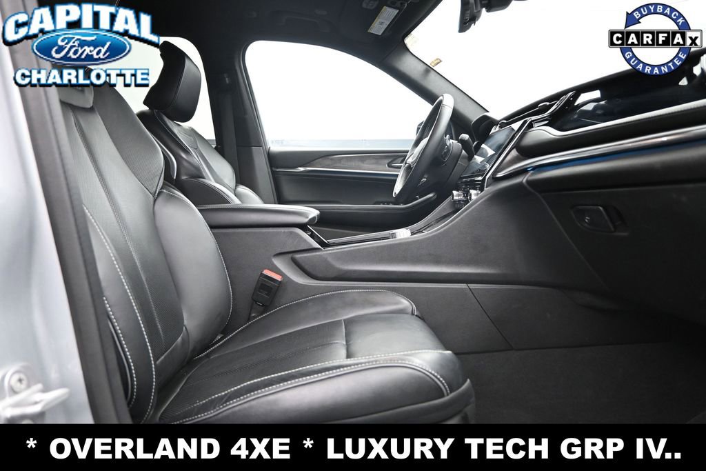 Used 2022 Jeep Grand Cherokee Overland w/ Advanced Protech Group III AWD/4WD image 12