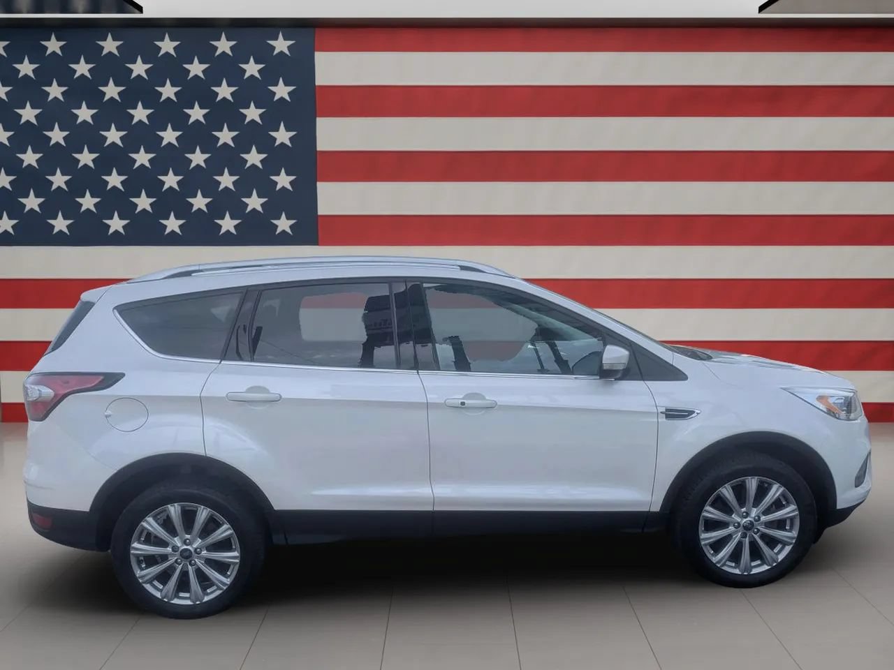 Used 2018 Ford Escape Titanium w/ Ford Safe & Smart Package AWD/4WD image 6