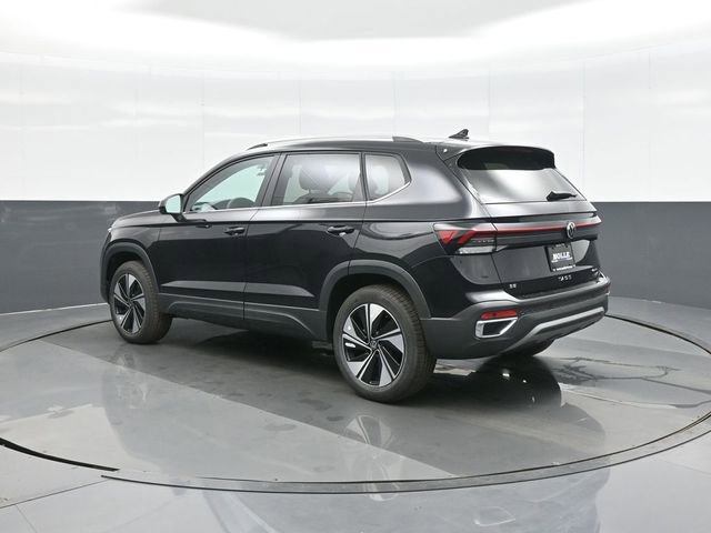 New 2026 Volkswagen Taos SE image 4
