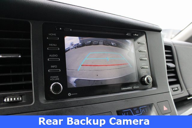 Used 2018 Toyota Sienna SE image 3