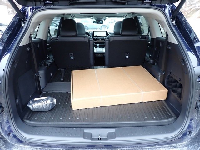 New 2026 Toyota Highlander Platinum image 5