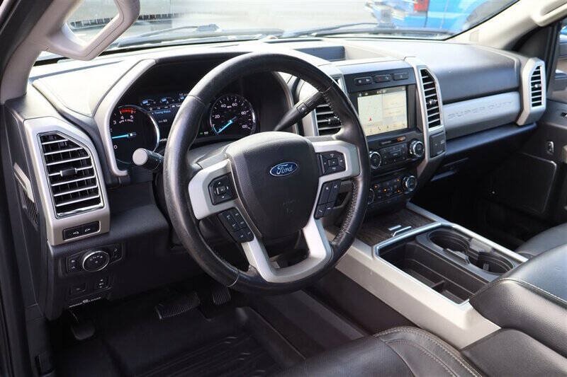 Used 2017 Ford F350 Lariat w/ Lariat Ultimate Package AWD/4WD image 14