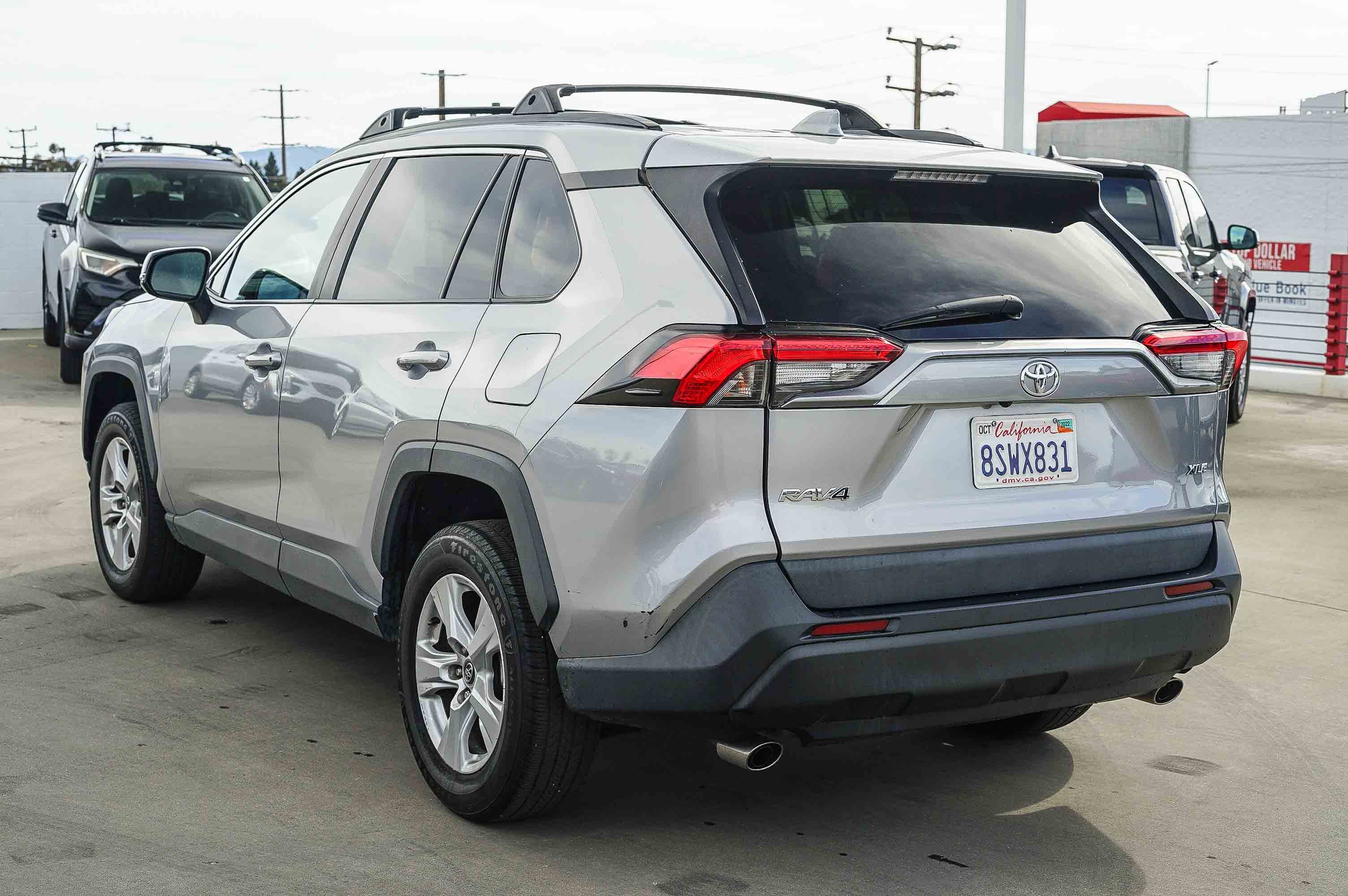 Used 2021 Toyota RAV4 XLE w/ Convenience Package image 5