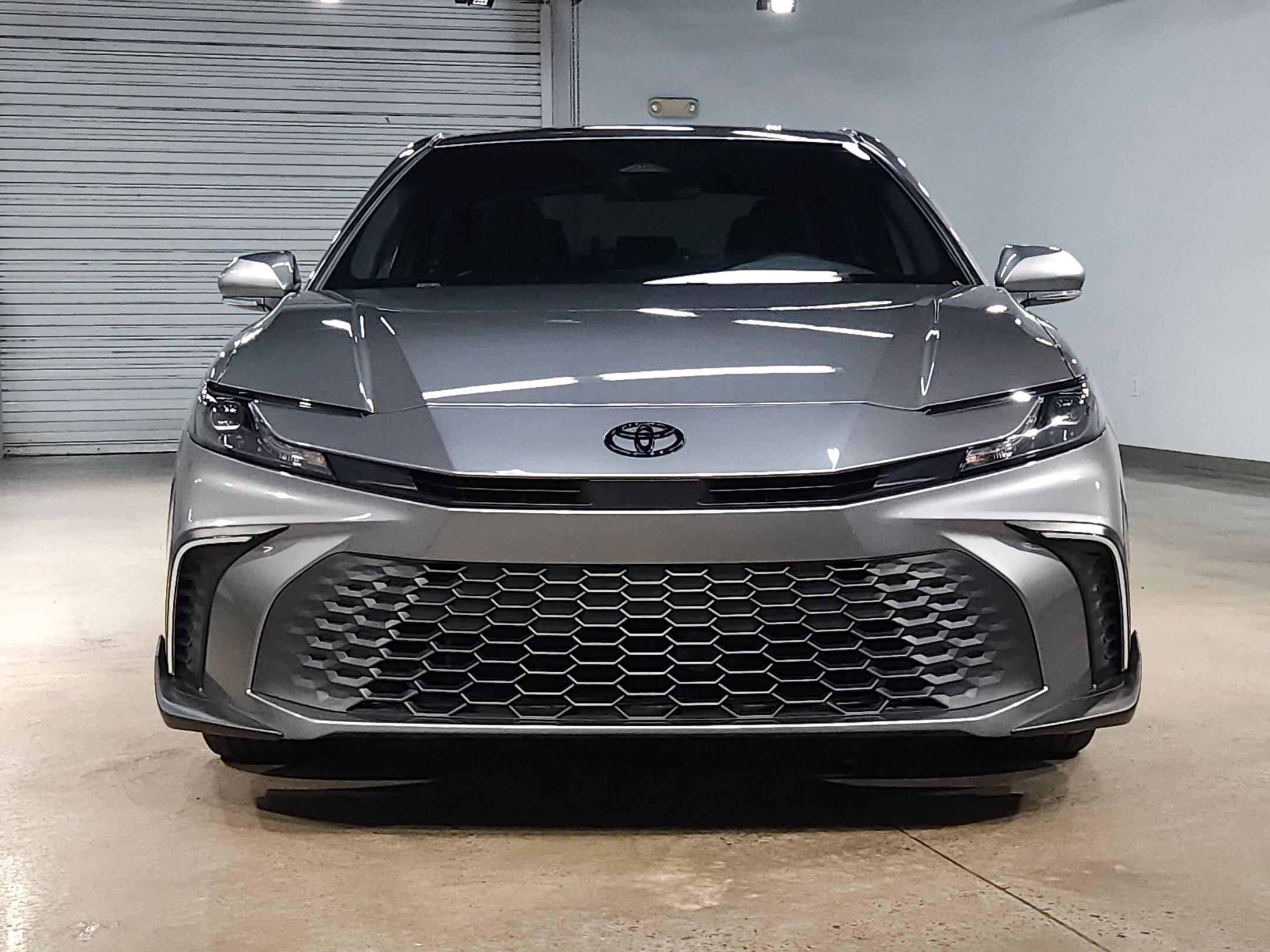 Used 2025 Toyota Camry SE FWD image 2