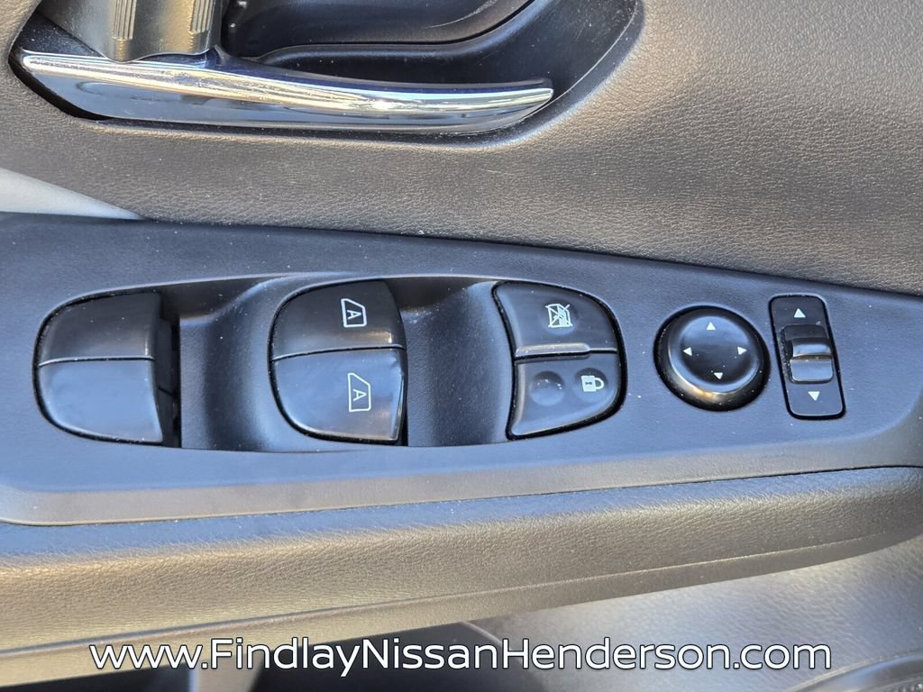 Used 2023 Nissan Kicks SR w/ SR Premium Package FWD image 19