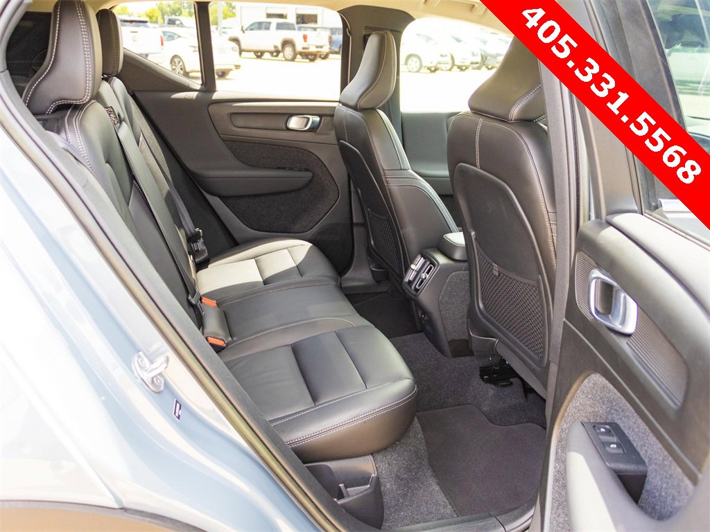 Used 2023 Volvo XC40 B5 Plus image 23