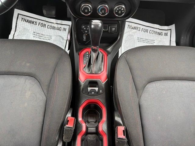 Used 2015 Jeep Renegade Trailhawk AWD/4WD image 22