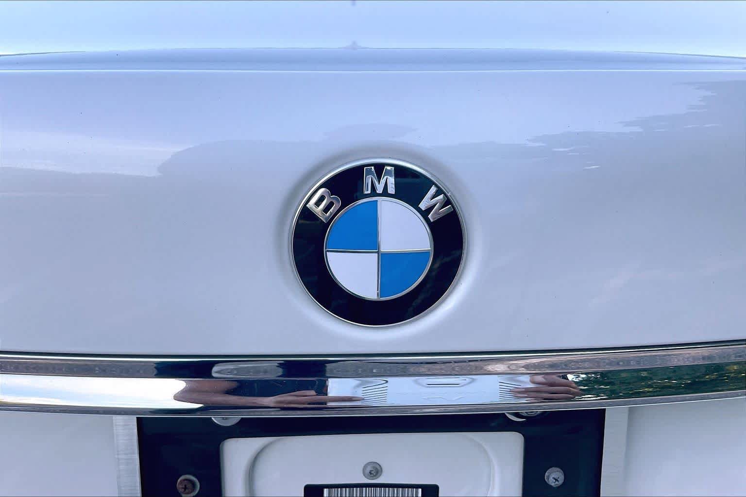 Used 2019 BMW 750i xDrive w/ M Sport Package AWD/4WD image 32