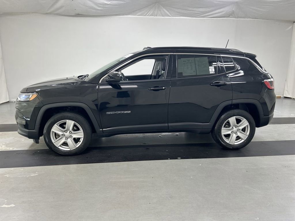 Used 2022 Jeep Compass Latitude w/ Sun and Sound Group AWD/4WD image 6