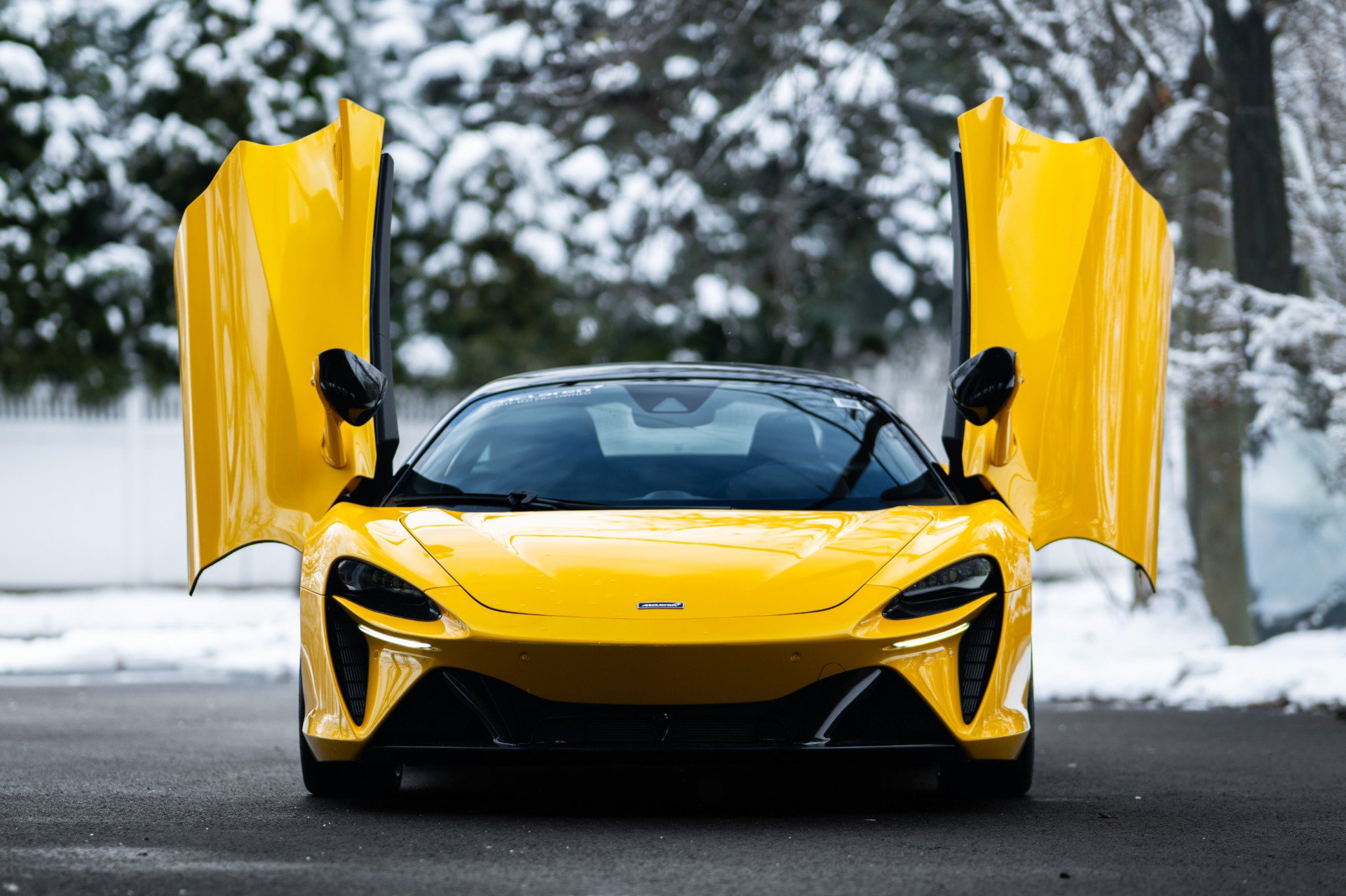 Used 2024 McLaren Artura RWD image 44