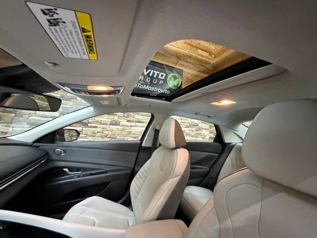 Used 2023 Hyundai Elantra Limited w/ Preferred Accessory Package FWD image 30