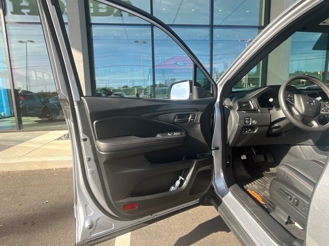 Used 2025 Honda Passport TrailSport image 11