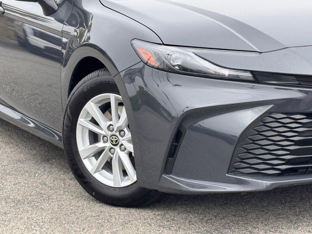 Used 2025 Toyota Camry LE image 4