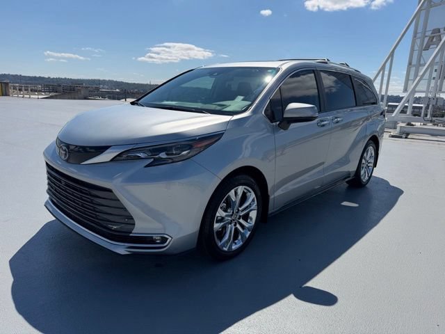 Used 2024 Toyota Sienna Platinum FWD image 7