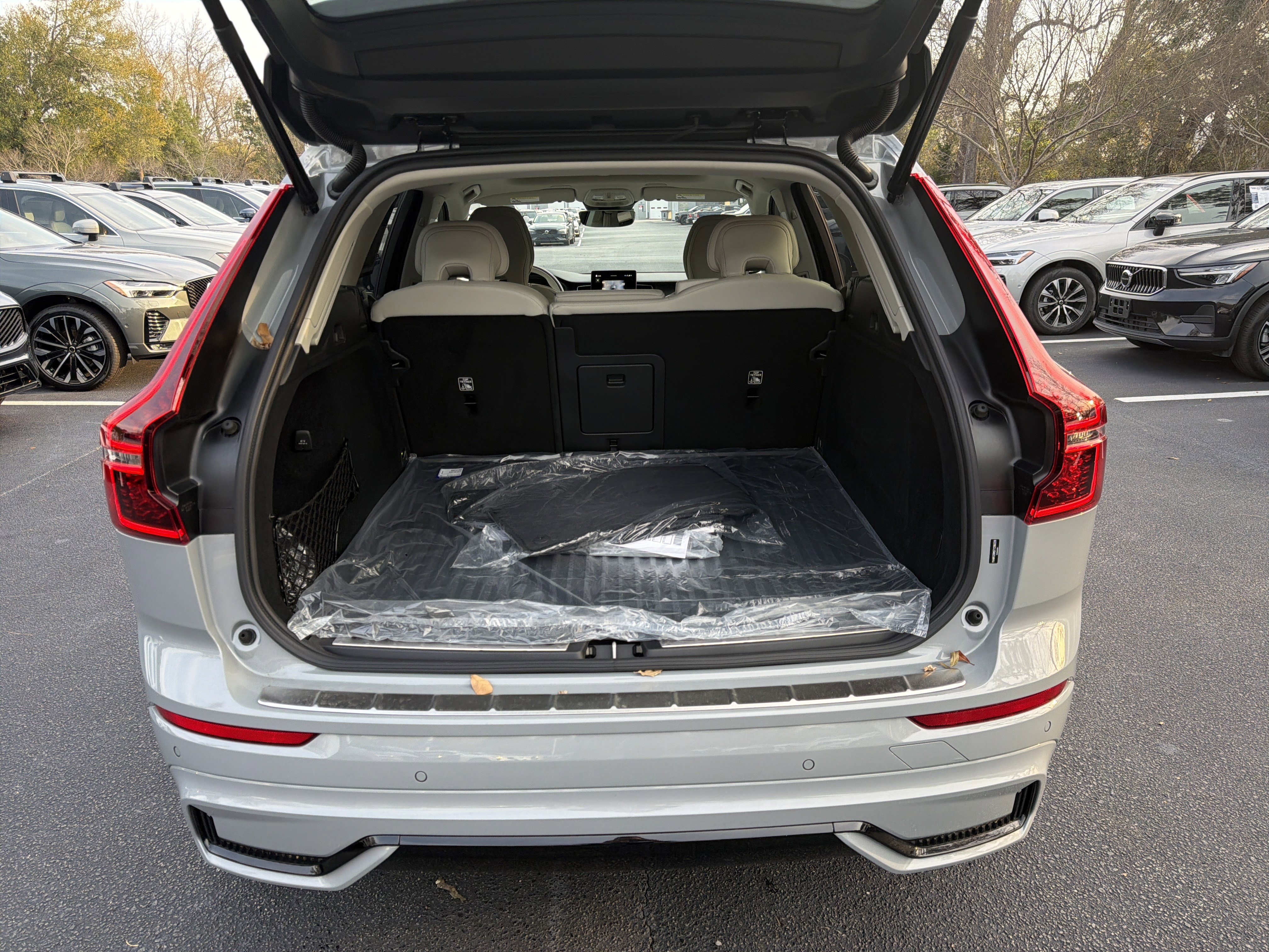 Used 2026 Volvo XC60 B5 Ultra w/ Protection Package Premier image 34