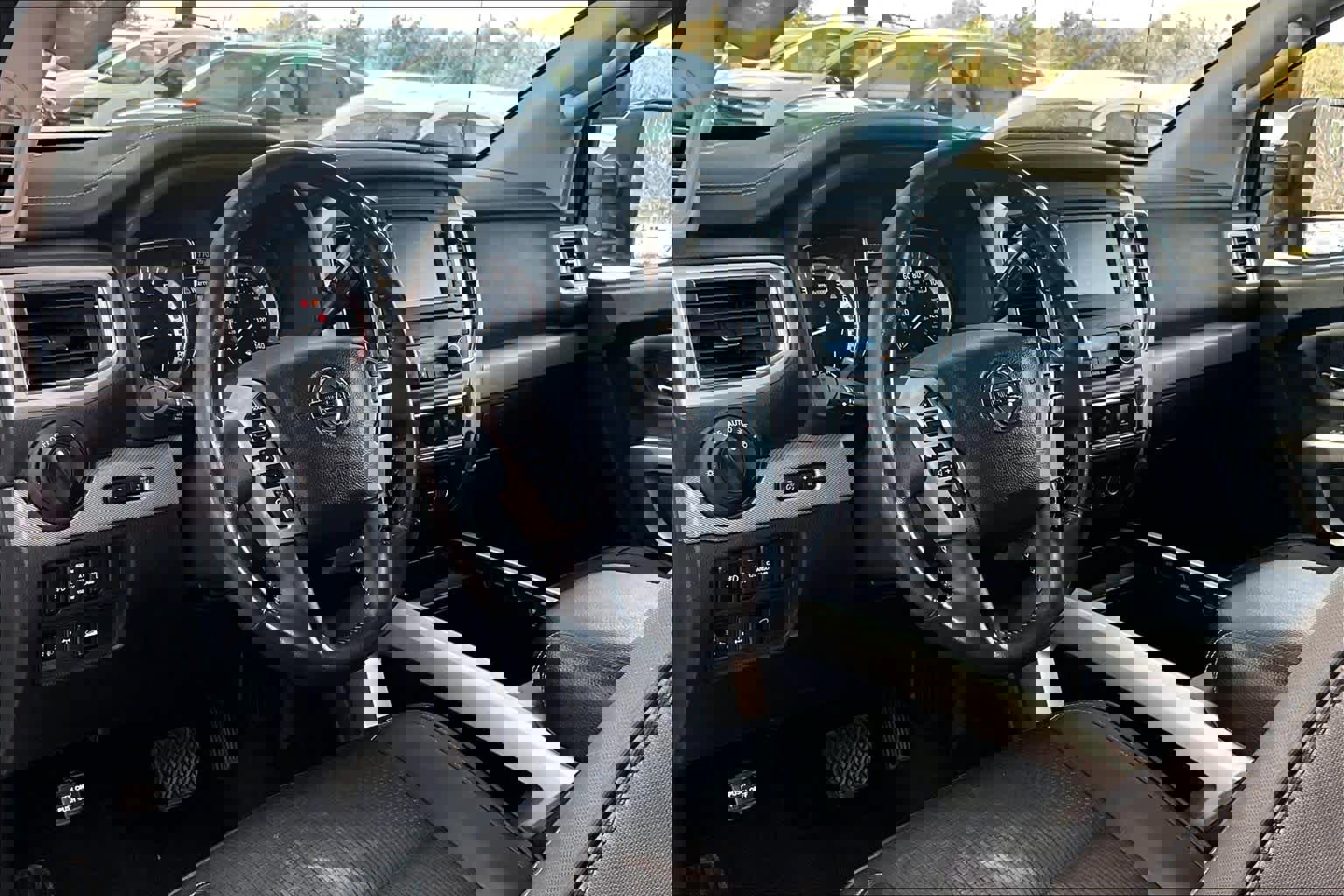 Used 2017 Nissan Titan PRO-4X image 17