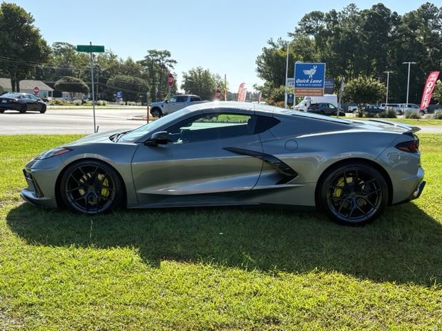 Used 2022 Chevrolet Corvette Stingray Coupe w/ Chrome Exterior Badge Package RWD image 2