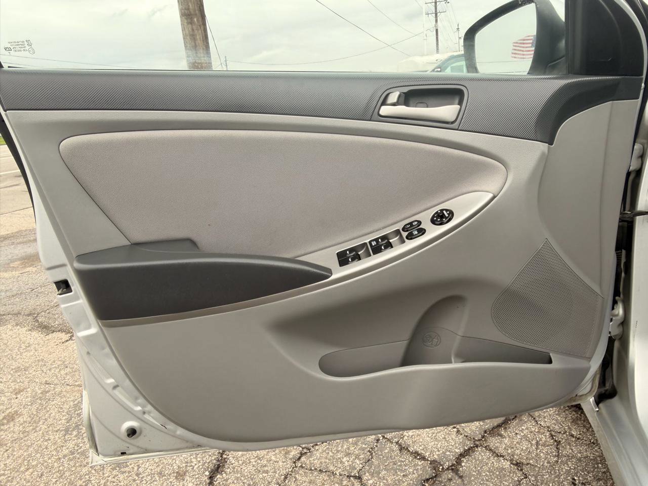 Used 2016 Hyundai Accent SE FWD image 13