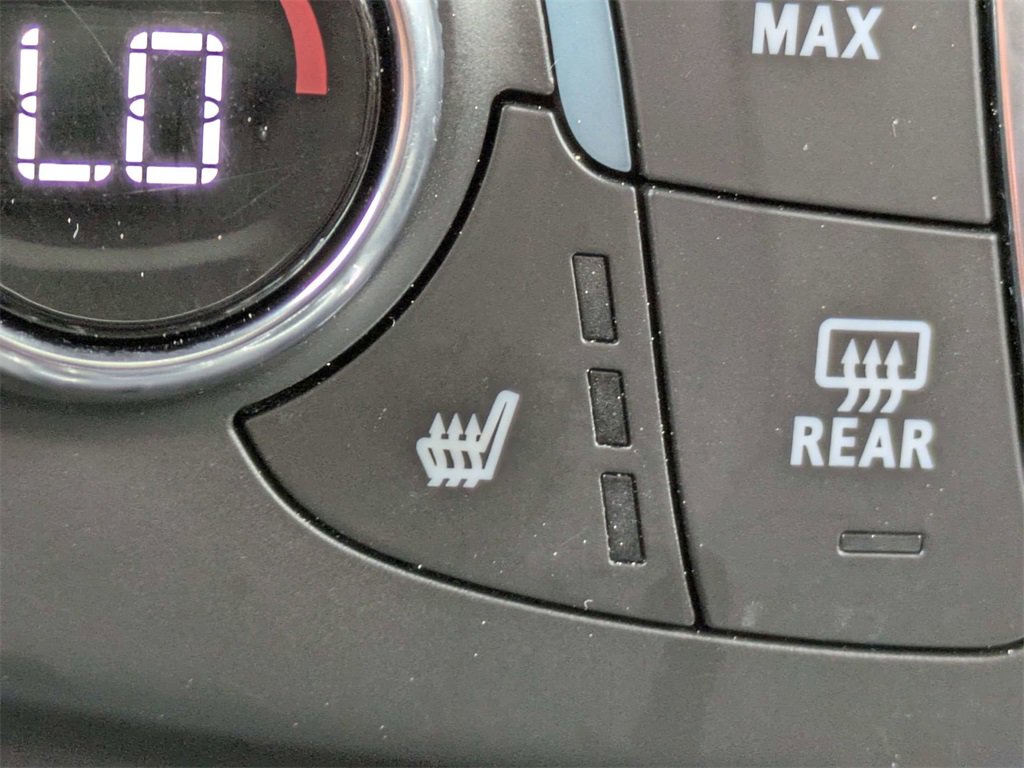 Used 2023 Chevrolet Traverse LT image 23