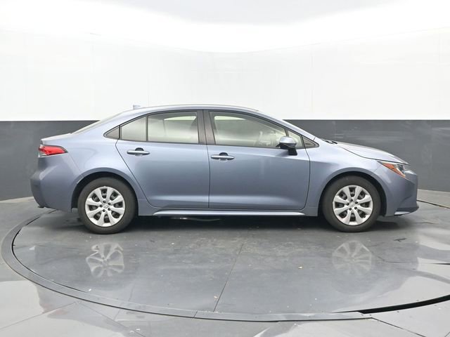 Used 2022 Toyota Corolla LE image 2