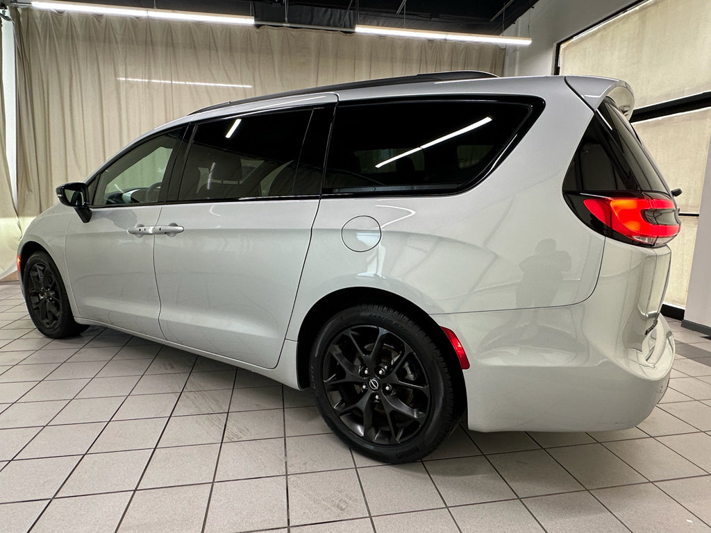 Used 2026 Chrysler Pacifica Limited w/ S Appearance Package FWD image 6