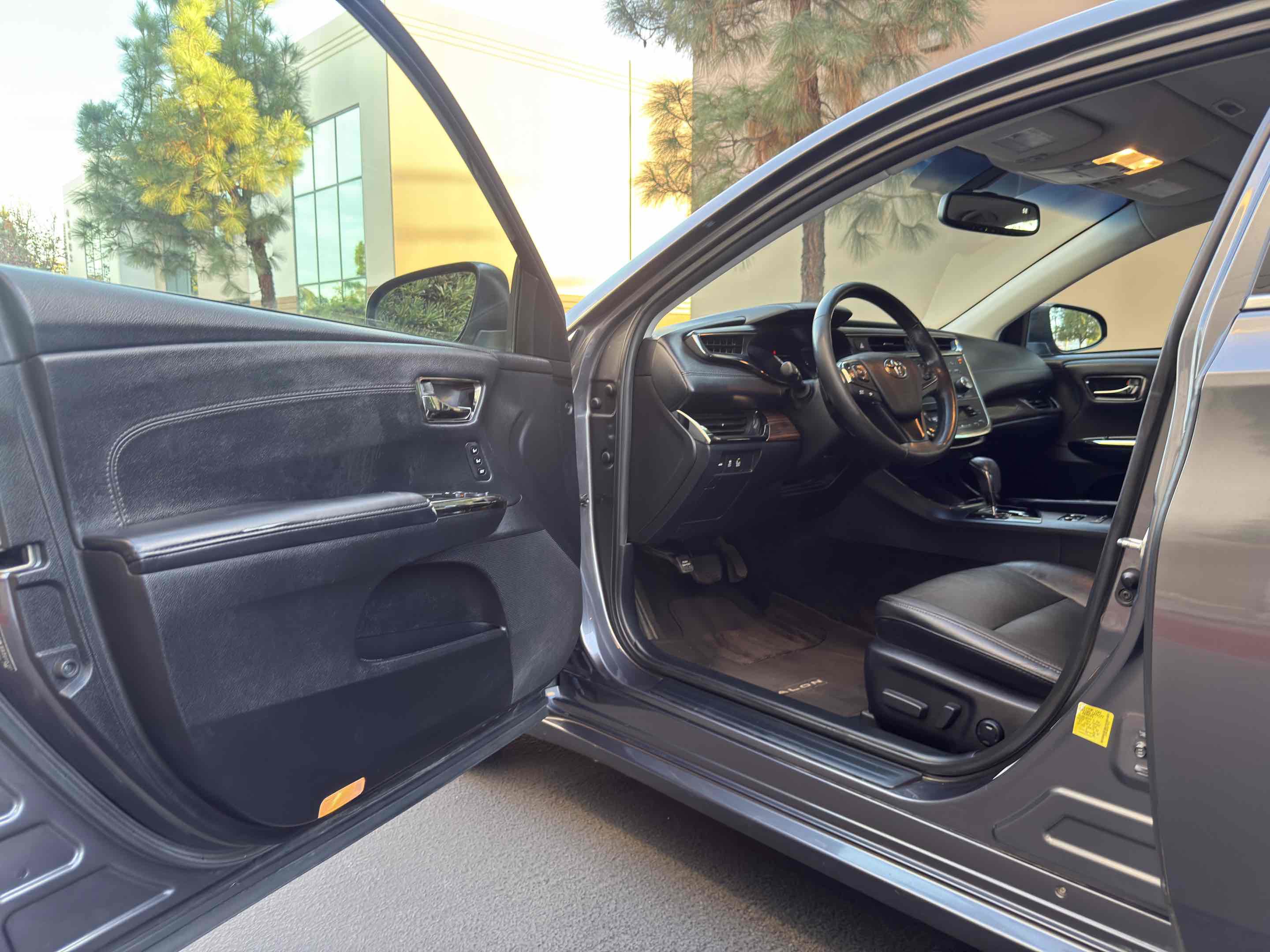 Used 2014 Toyota Avalon XLE Touring image 31