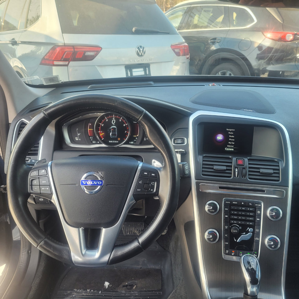 Used 2015 Volvo XC60 T6 Platinum w/ Climate Package image 16