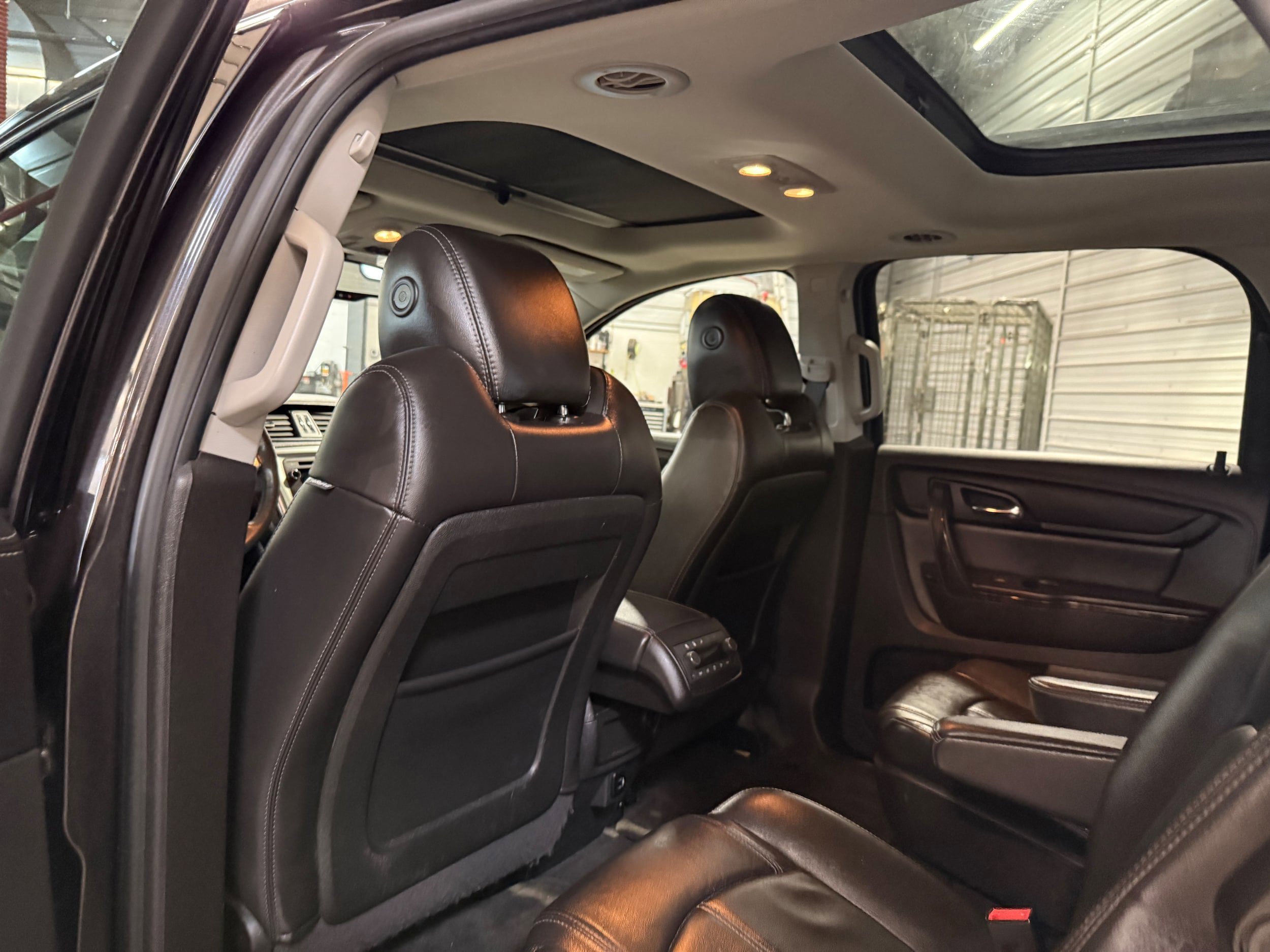 Used 2017 GMC Acadia Limited SLT image 31