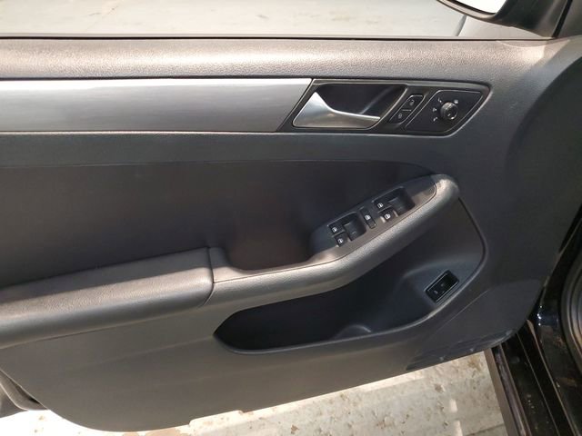 Used 2016 Volkswagen Jetta Sport FWD image 13