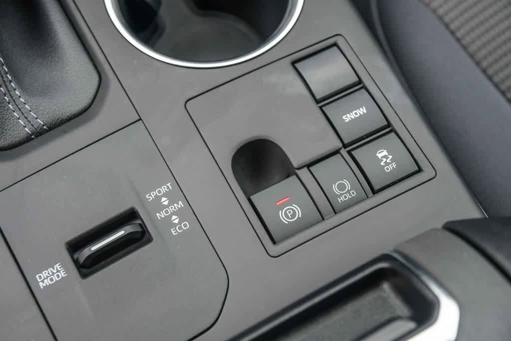 Used 2023 Toyota Highlander LE FWD image 21