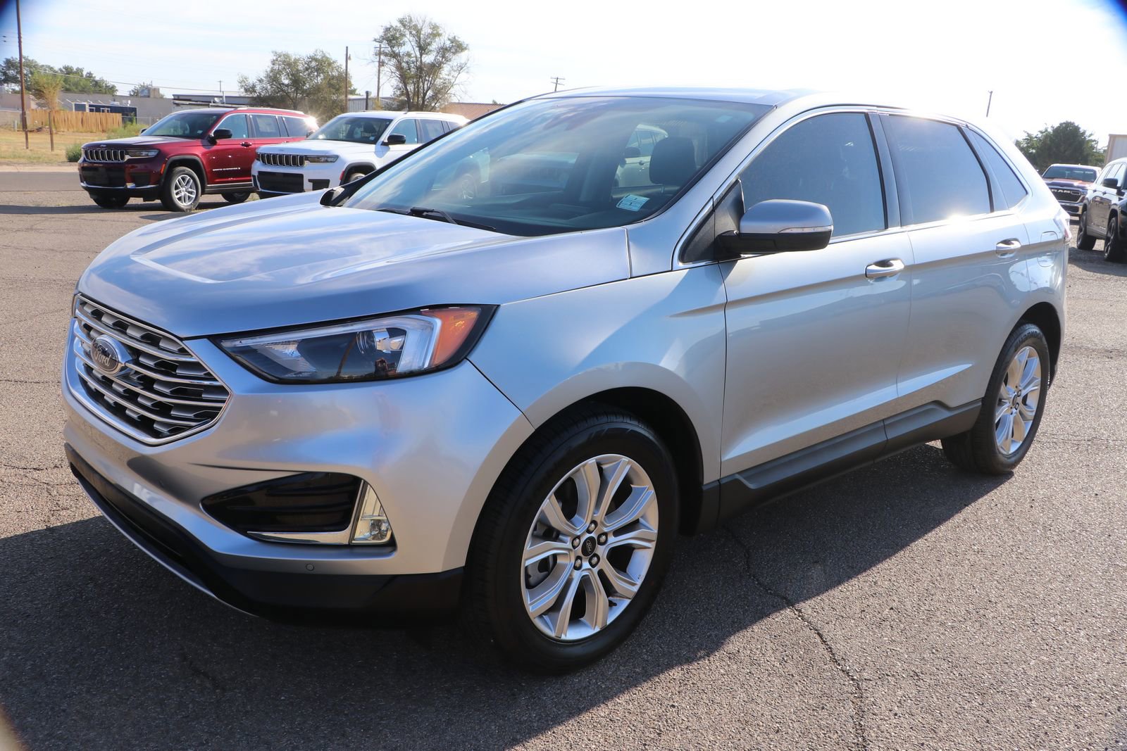 Used 2024 Ford Edge Titanium image 3