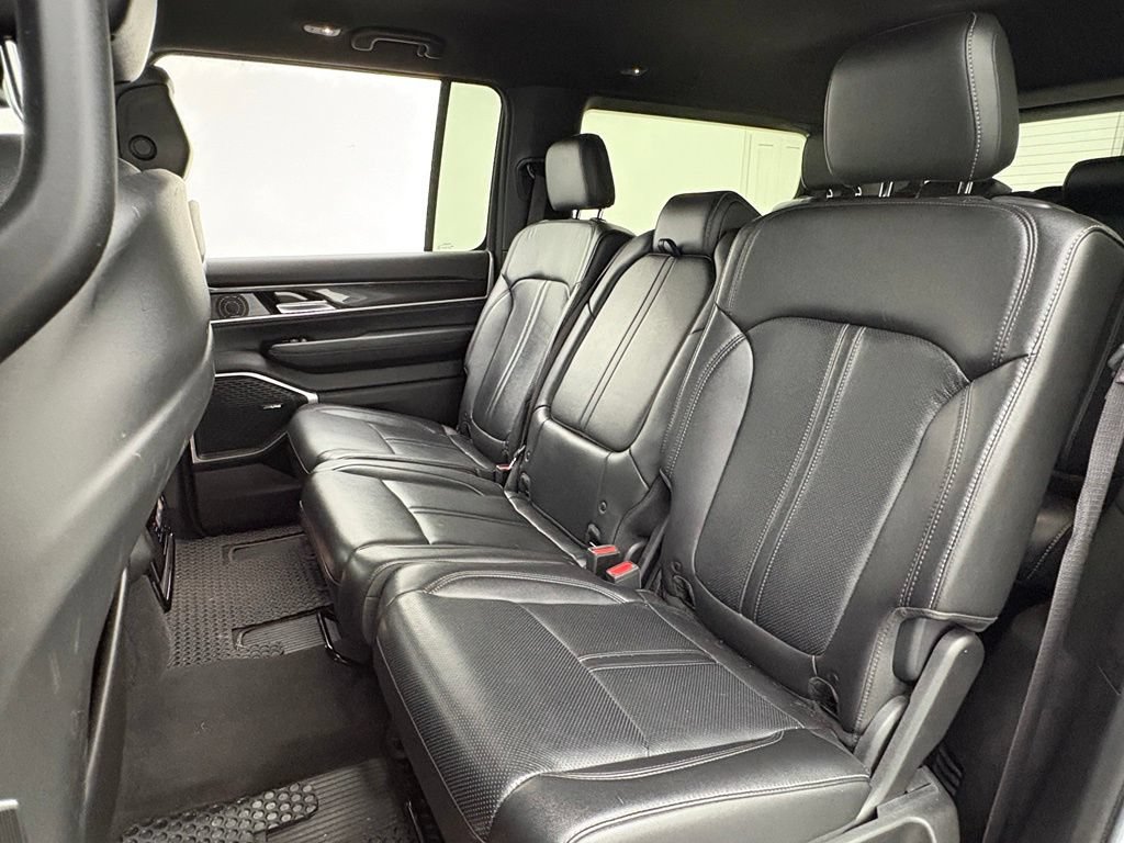 Used 2023 Jeep Wagoneer 4WD image 41
