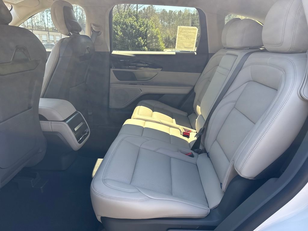 Used 2025 Lincoln Nautilus Premier w/ Jet Appearance Package image 28