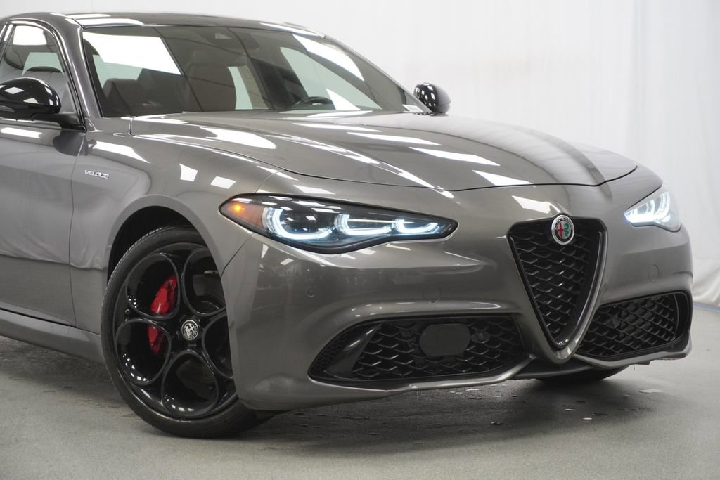 Used 2024 Alfa Romeo Giulia Veloce image 3