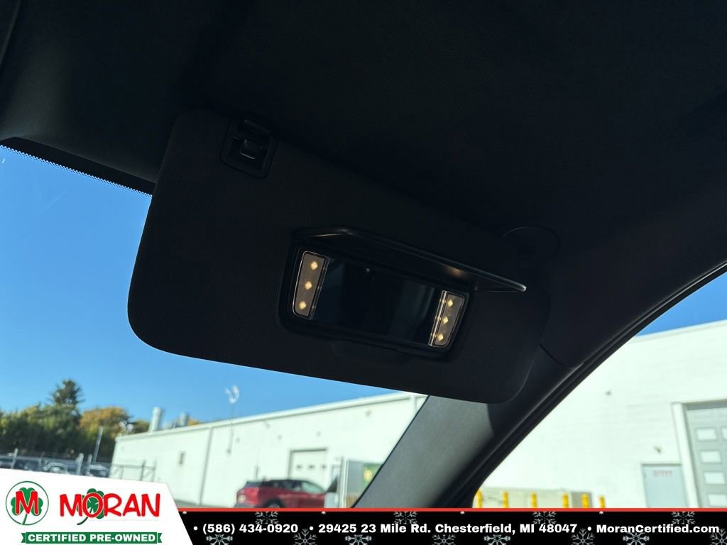 Used 2023 Chevrolet Traverse LT image 22