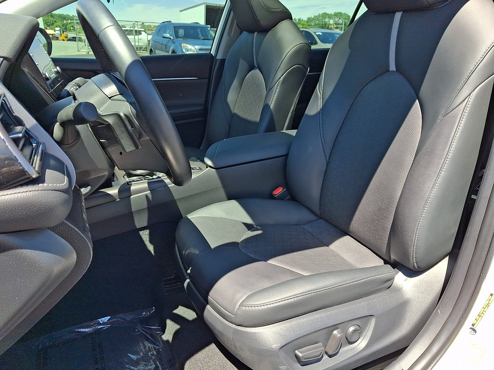 Used 2023 Toyota Camry XSE w/ Cold Weather Package FWD image 13