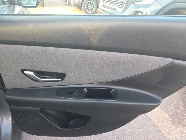 Used 2025 Hyundai Elantra Limited image 24