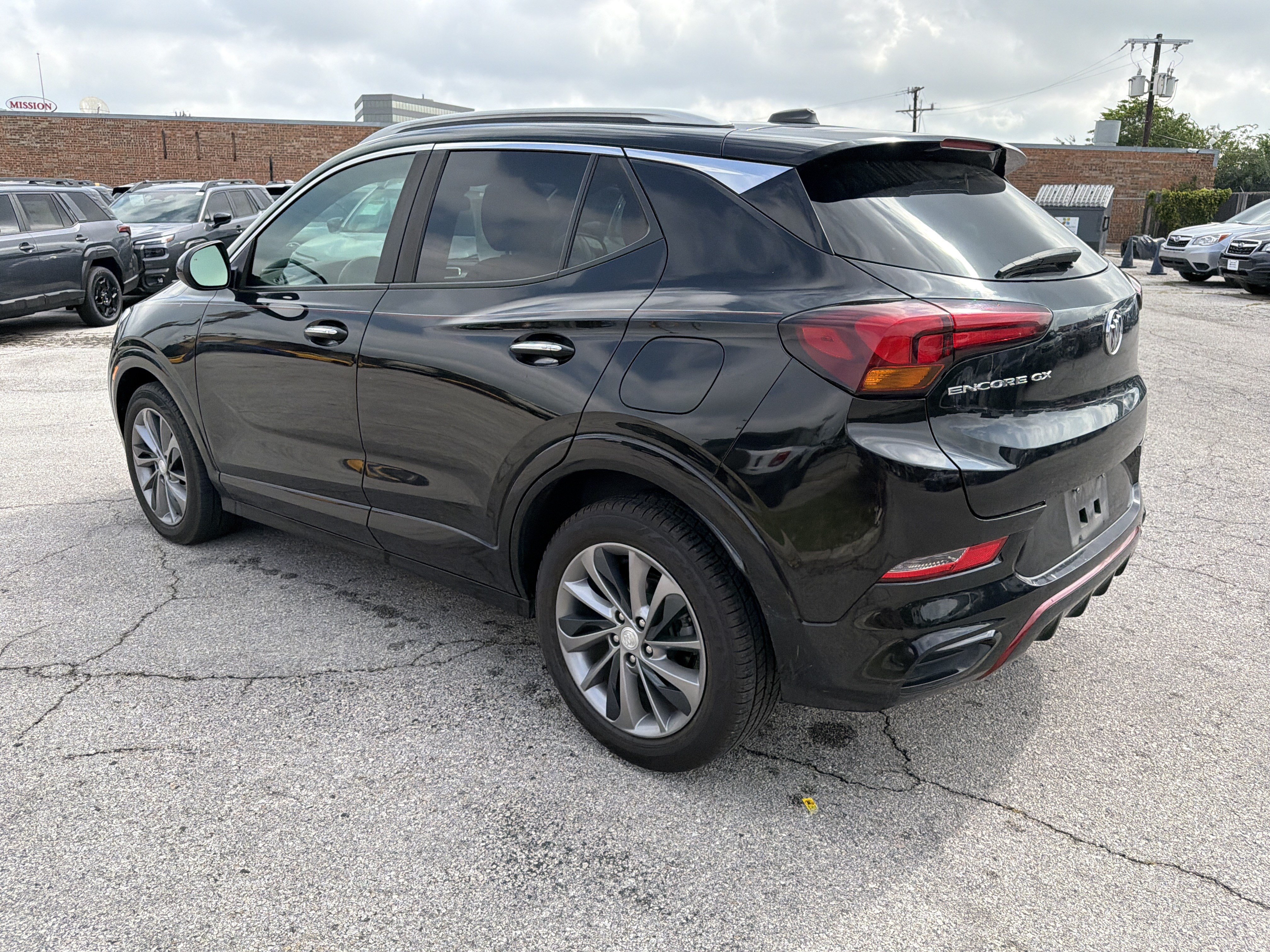 Used 2022 Buick Encore GX Select w/ Sport Touring Package FWD image 5