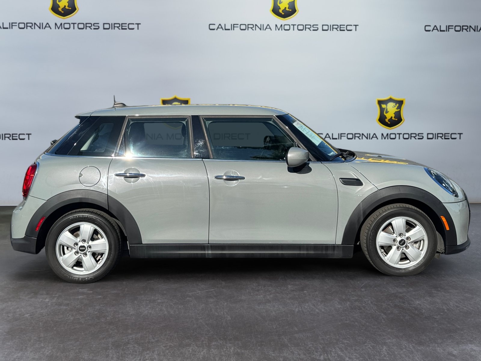 Used 2022 MINI Cooper 4-Door Hardtop FWD image 6