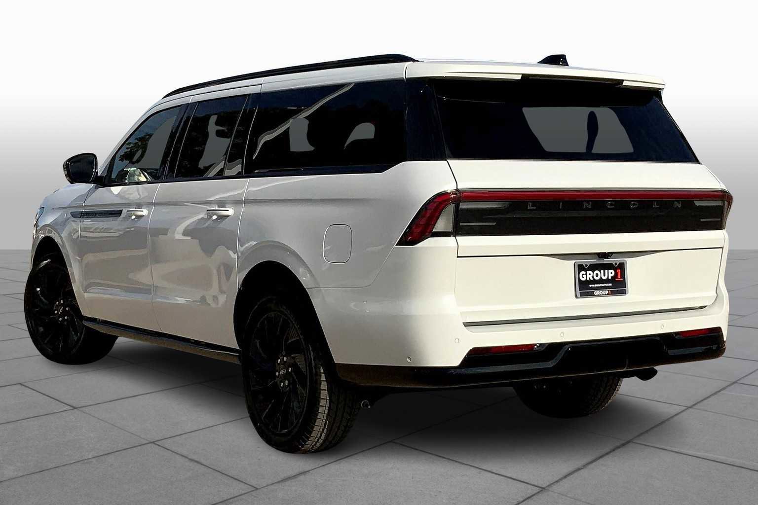 New 2025 Lincoln Navigator L Reserve w/ Jet Appearance Package image 12