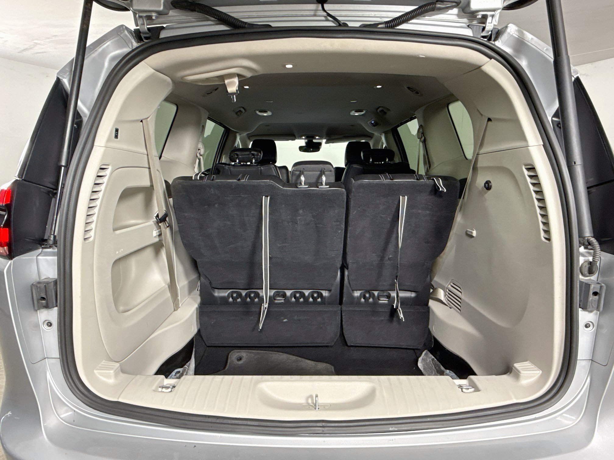 Used 2024 Chrysler Pacifica Touring-L FWD image 33