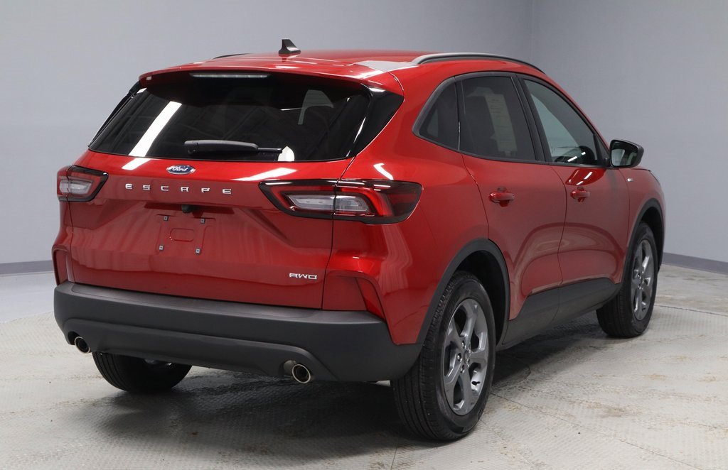 Certified 2025 Ford Escape ST-Line w/ Cold Weather Package image 11