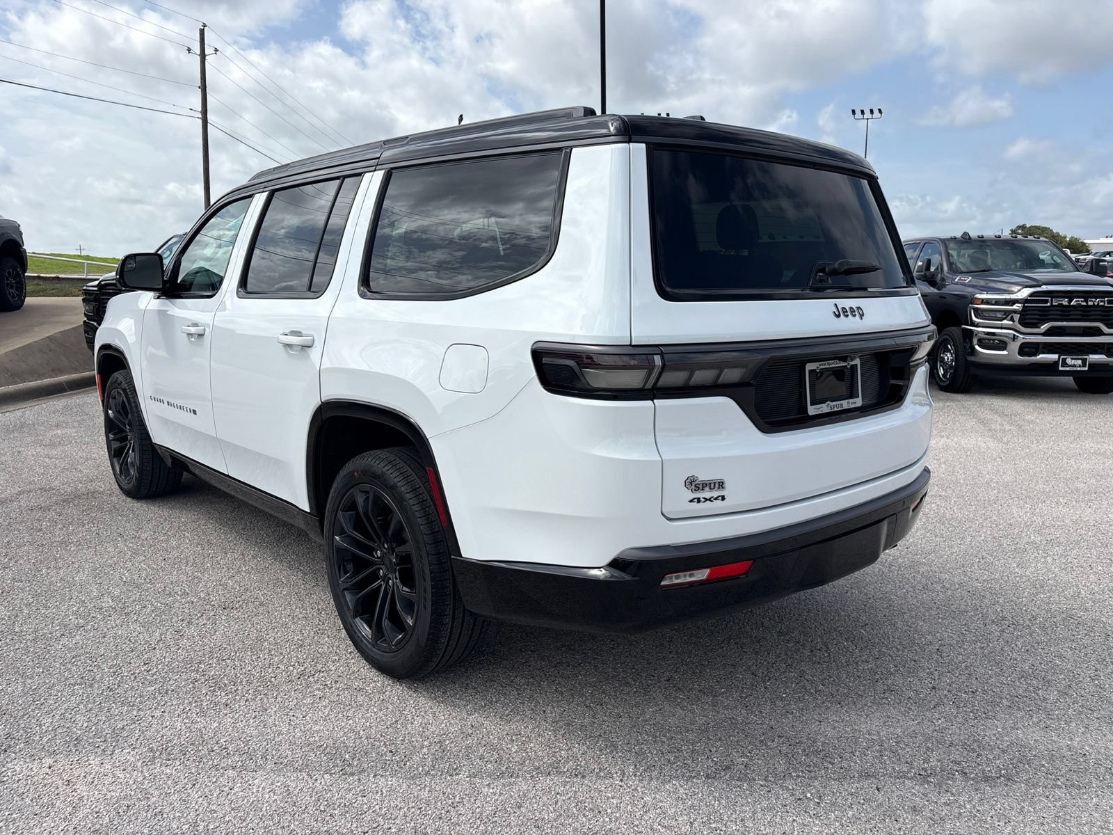 New 2026 Jeep Grand Wagoneer Summit AWD/4WD image 4