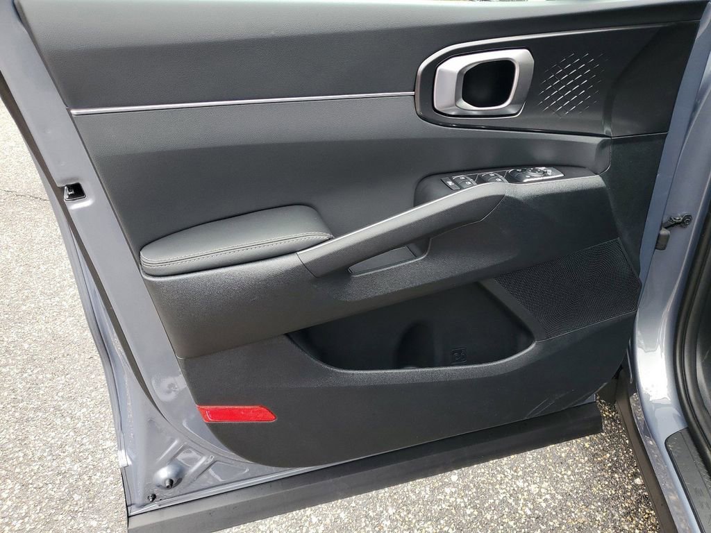 Used 2025 Kia Sorento S w/ Panoramic Sunroof Package FWD image 8
