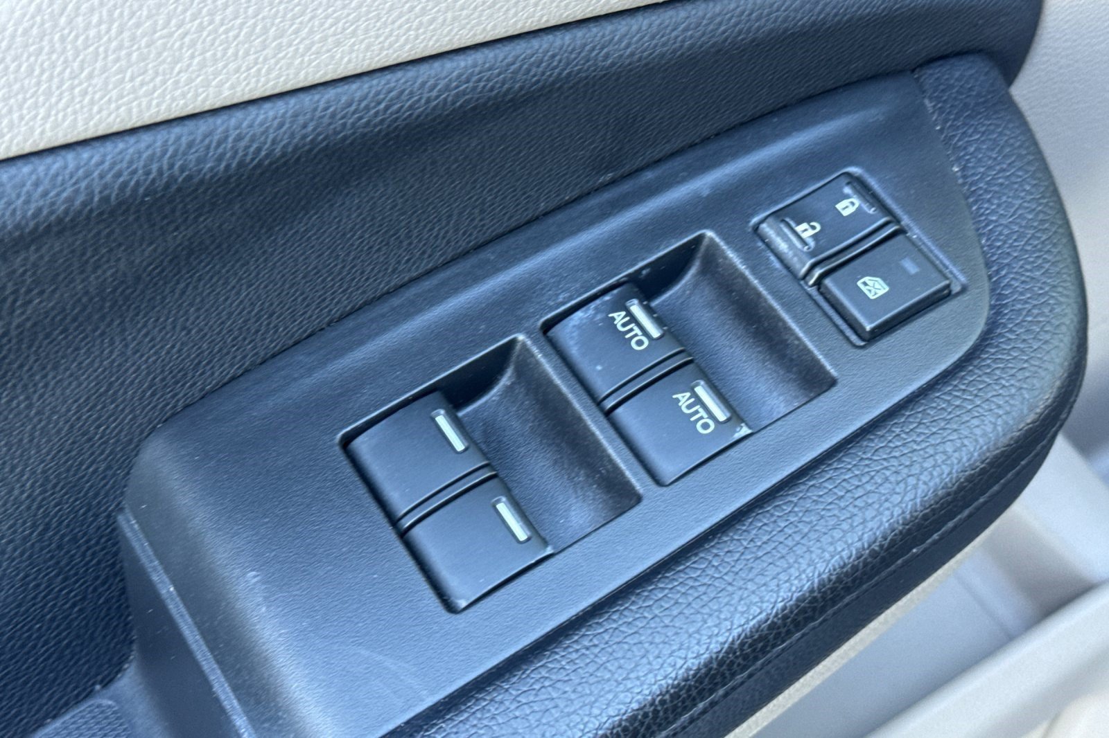Used 2016 Honda Pilot Touring image 14